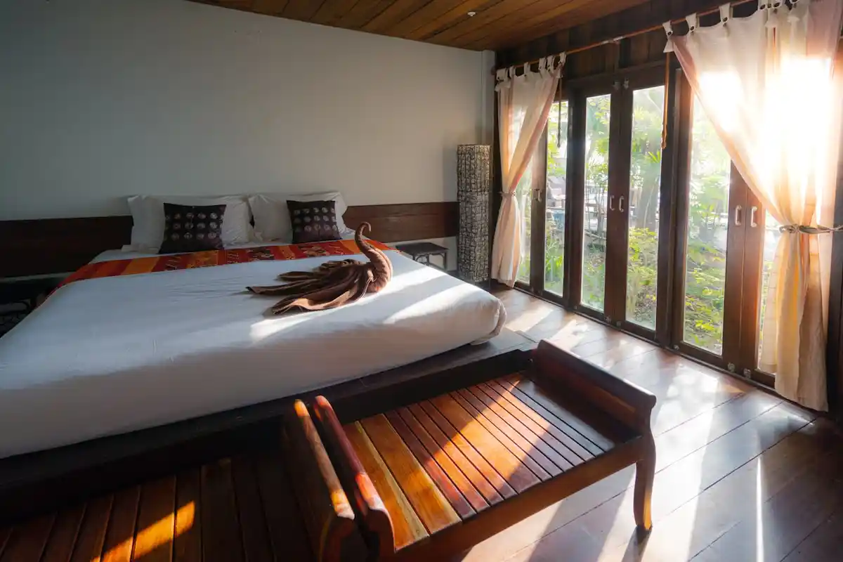 AI for Greek Villas & Airbnb Hosts: Automate Bookings, Guest Comms & Reviews